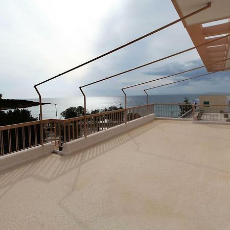 Seaside Renovated Top Floor Apartment Saronida ภายนอก รูปภาพ