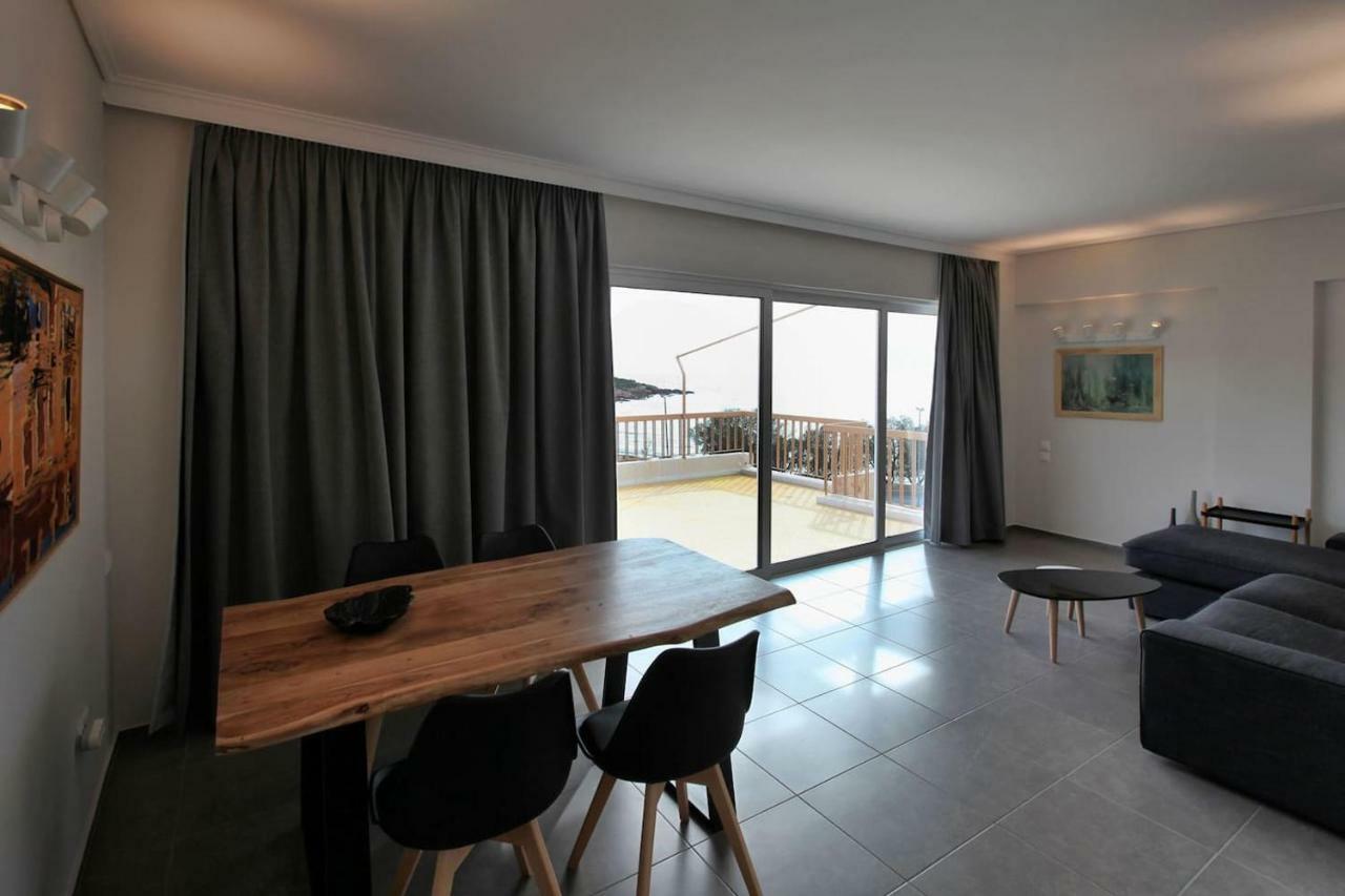 Seaside Renovated Top Floor Apartment Saronida ภายนอก รูปภาพ