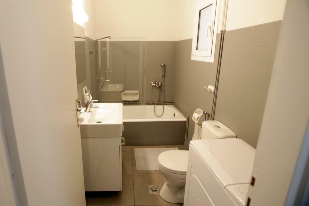 Seaside Renovated Top Floor Apartment Saronida ภายนอก รูปภาพ