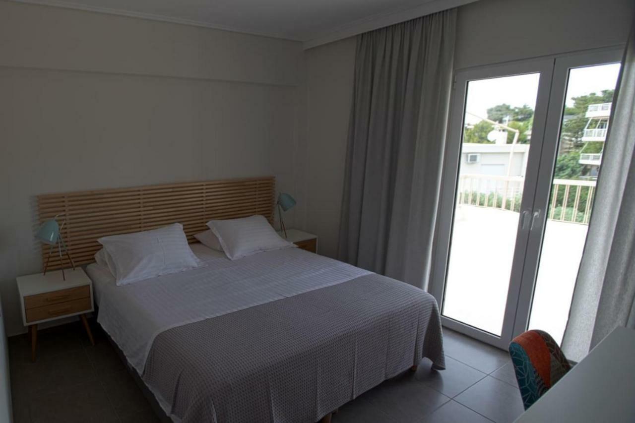 Seaside Renovated Top Floor Apartment Saronida ภายนอก รูปภาพ